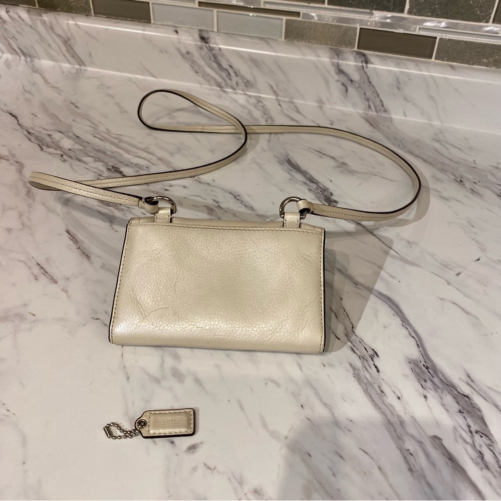 Coach mini crossbody bag pearl white with hang tag - Picture 2 of 16